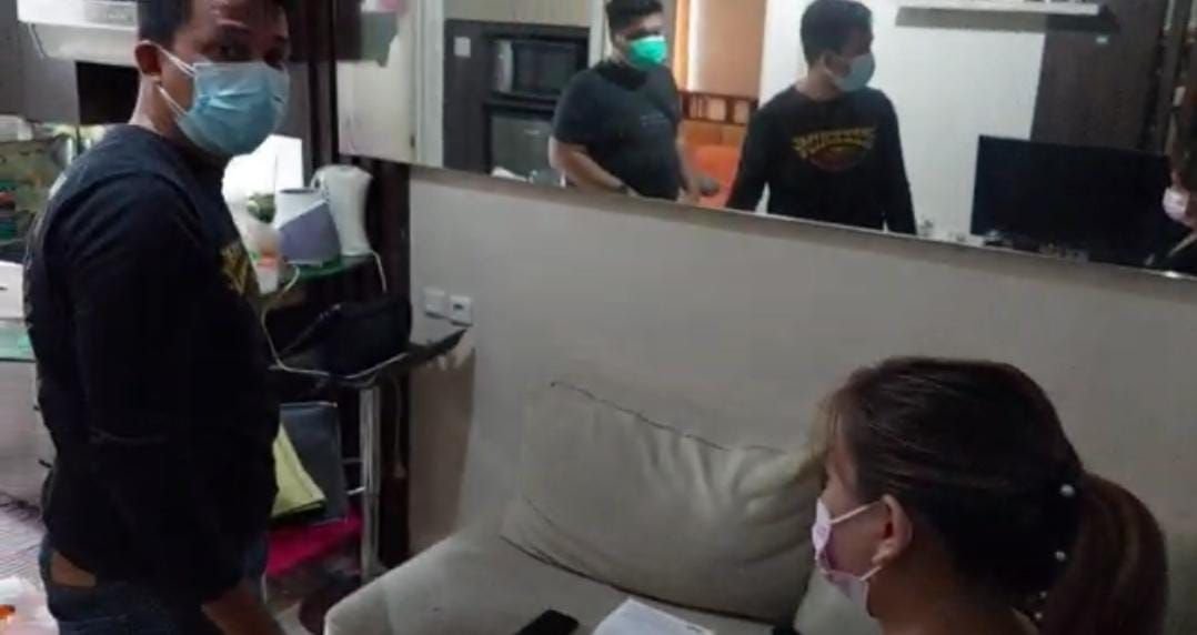 Polisi menangkap pelaku investasi bodong yang menipu para nasabahnya mencapai Rp 1 miliar lebih.