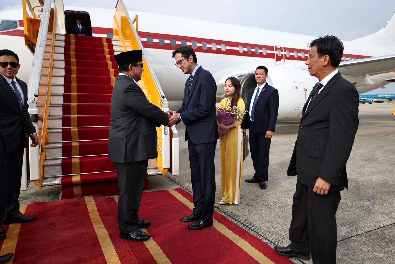 Menteri Pertahanan RI Prabowo Subianto melakukan kunjungan kerja ke Vietnam.