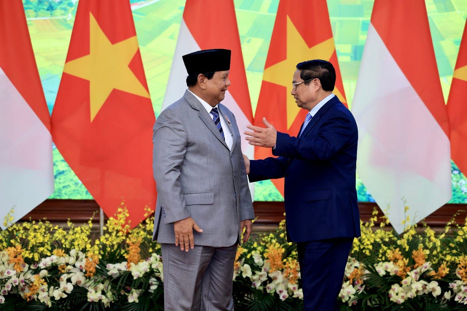 Menteri Pertahanan RI Prabowo Subianto melakukan pertemuan dengan Perdana Menteri Vietnam H.E. Pham Minh Chinh, di Vietnam