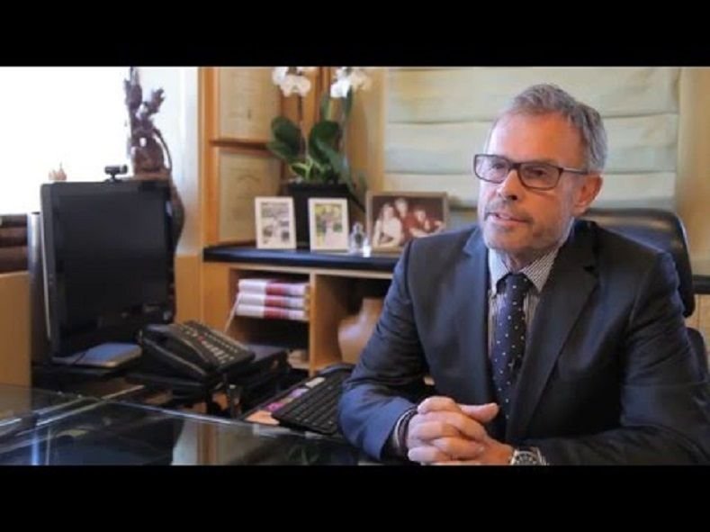Dr Mark W. Surrey