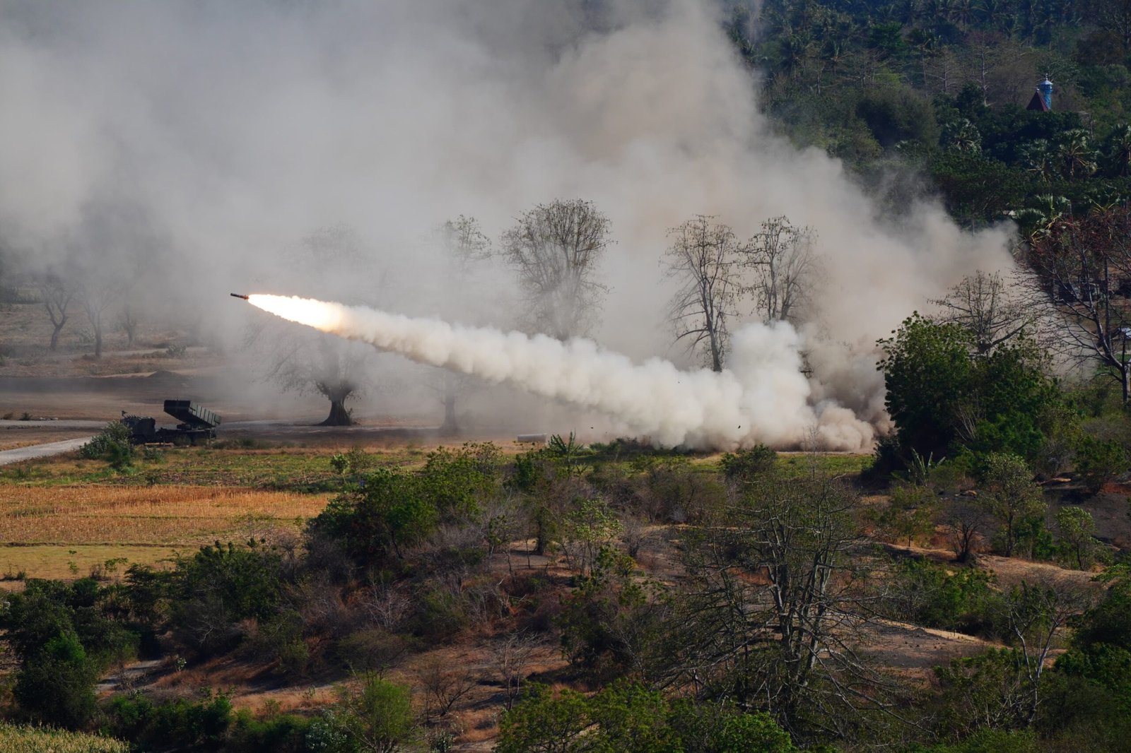 Aksi Penembakan Munisi Tajam Terintegrasi atau Combined Arms Live Fires Exercise (CALFEX) yang dilakukan pasukan gabungan Multinasional beserta Alutsistanya dalam puncak latihan Super Garuda Shield 2024.