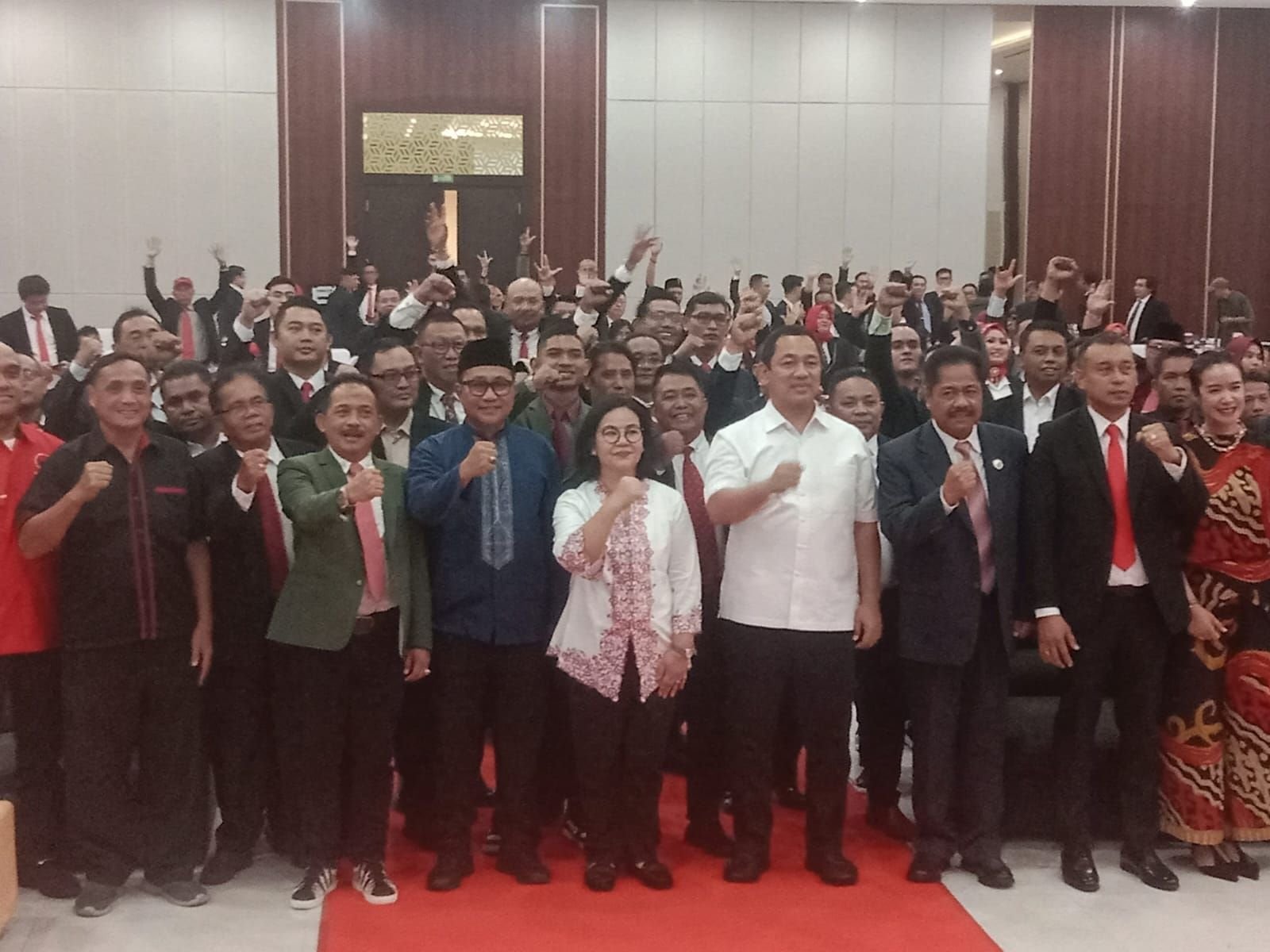 Ratusan pengacara mendeklarasikan dukungan terhadap pasangan Andika - Hendi di Pilgub Jateng dan Agustina - Iswar di Pilwalkot Semarang.