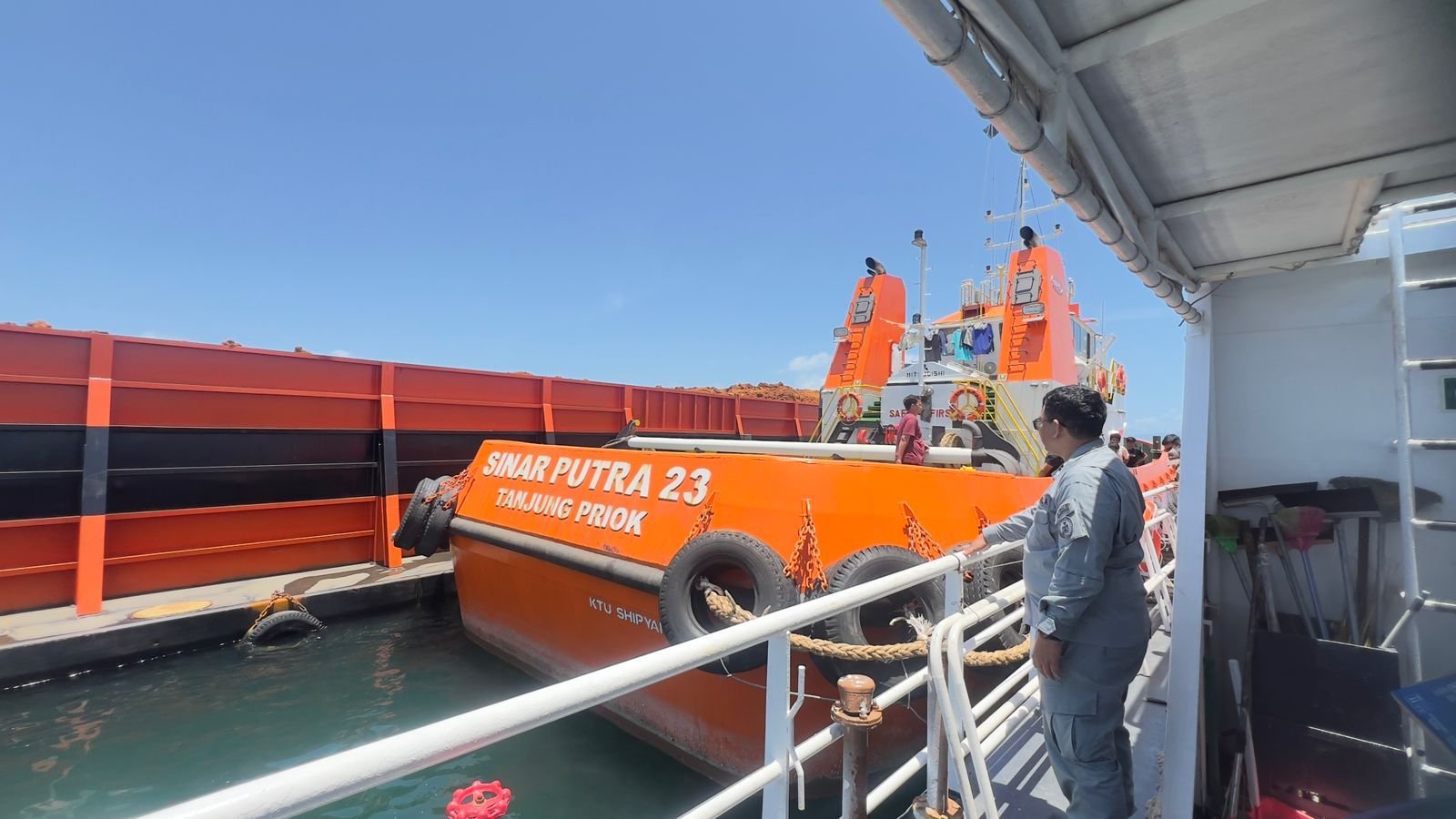 Kapal TB. Sinar Putra 23/TK. Putra Kapuas 22