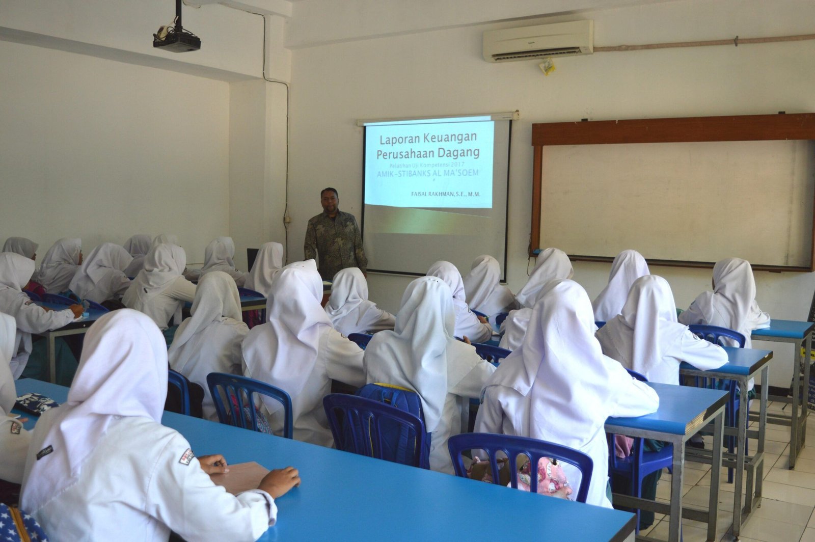 Kegiatan belajar mengajar di Yayasan Pendidikan Al Ma’soem Bandung