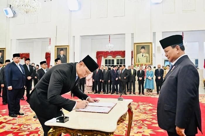 Menko Infrastruktur dan Pembangunan Kewilayahan Agus Harimurti Yudhoyono menjadi salah satu menteri Prabowo yang belum memiliki kantor sendiri, simak ulasan selengkapnya.