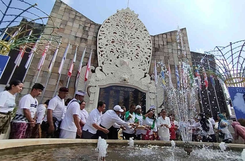 Monumen/ Tugu Peringatan tragedi bom Bali.