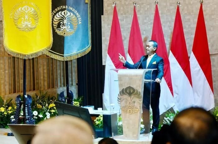 Potret Menteri ESDM Bahlil Lahadalia dalam sidang terbuka promosi doktor di Universitas Indonesia (UI), pada Rabu, 16 Oktober 2024. Begini soal hilirisasi nikel dalam disertasinya.