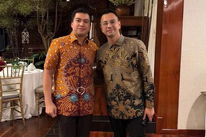 Potret Sekretaris Pribadi Prabowo Subianto, Agung Surahman yang bertemu dengan artis Raffi Ahmad di Kertanegara, Jakarta Selatan, pada Selasa, 15 Oktober 2024.