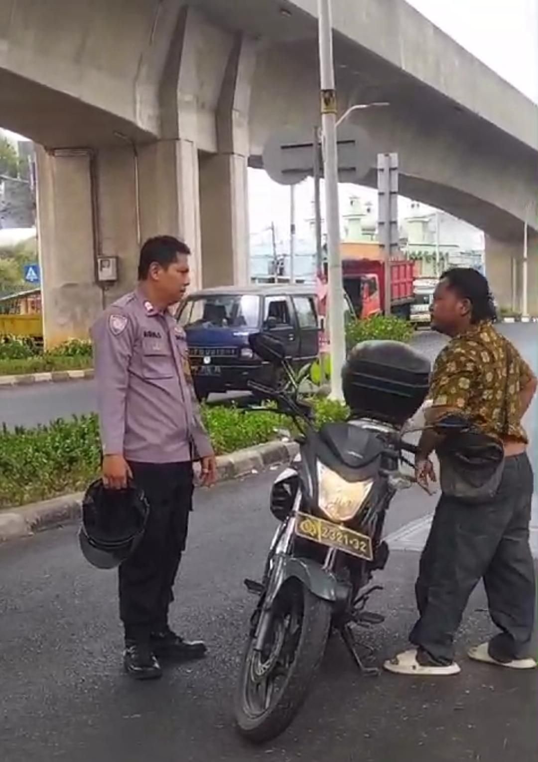 Bhabinkamtibmas Polsek Pulogadung, Jakarta Timur, Aiptu Agus Supriyatna yang mengamankan seorang pria bernama Danovan Sembiring Meliala.