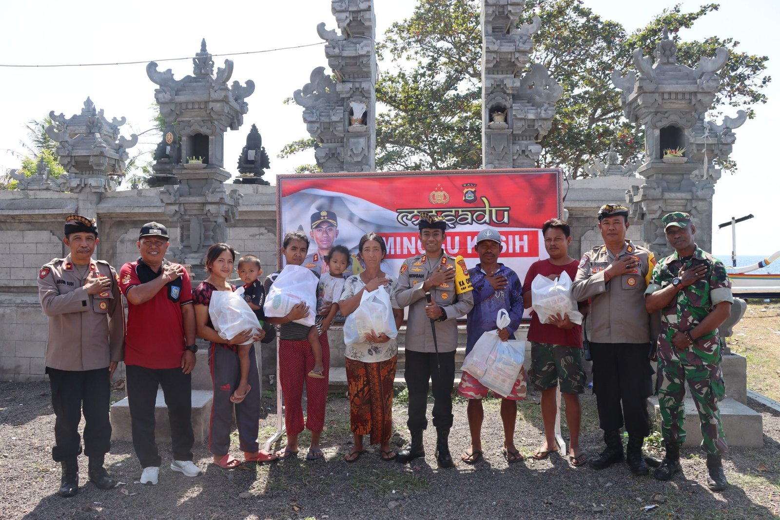 Kapolres Gianyar AKBP Umar, S.I.K., M.H. menerima penghargaan Wahana Tata Nugraha dari Kementerian Perhubungan Republik Indonesia.