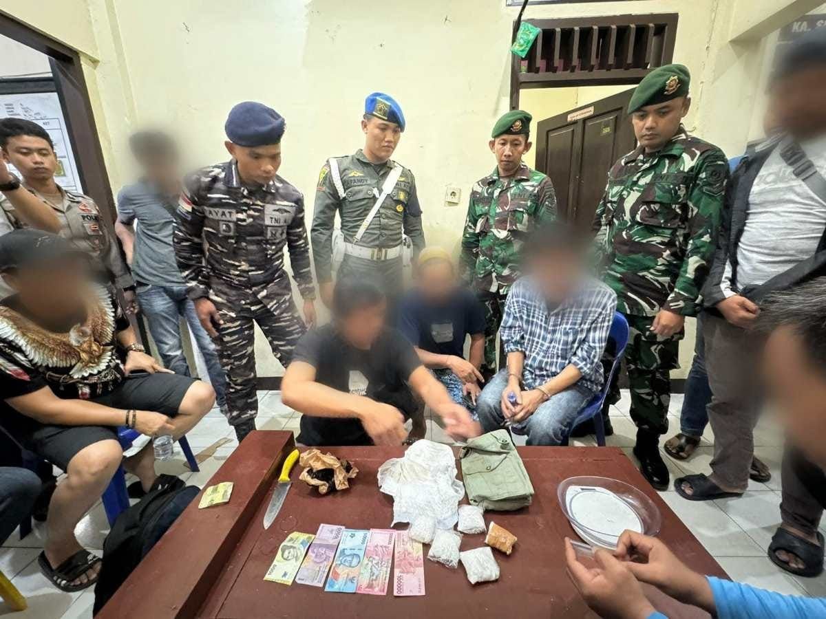 Satgas Pamtas RI-Malaysia Yonarmed 11 Kostrad bersama Tim Gabungan TNI-Polri dan Bea Cukai Kabupaten Nunukan berhasil menggagalkan upaya penyelundupan narkotika jenis sabu di Pelabuhan Tunon Taka