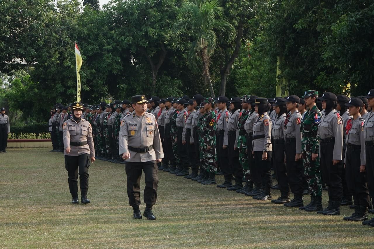 Polri, TNI Angkatan Laut (AL) dan TNI Angkatan Udara (AU) membuka pendidikan dan latihan (diklat) integrasi siswa dan siswi bintara.