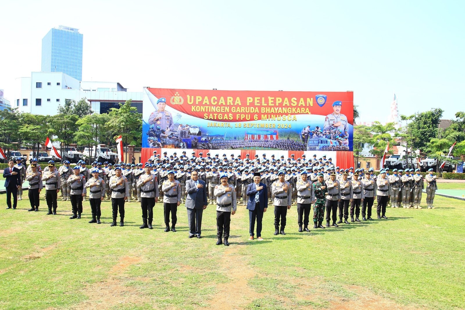 Wakapolri Komjen Pol Agus Andrianto memimpin upacara pelepasan kontingen Garuda Bhayangkara Satuan Tugas Formed Police Unit (FPU) 6 MINUSCA.