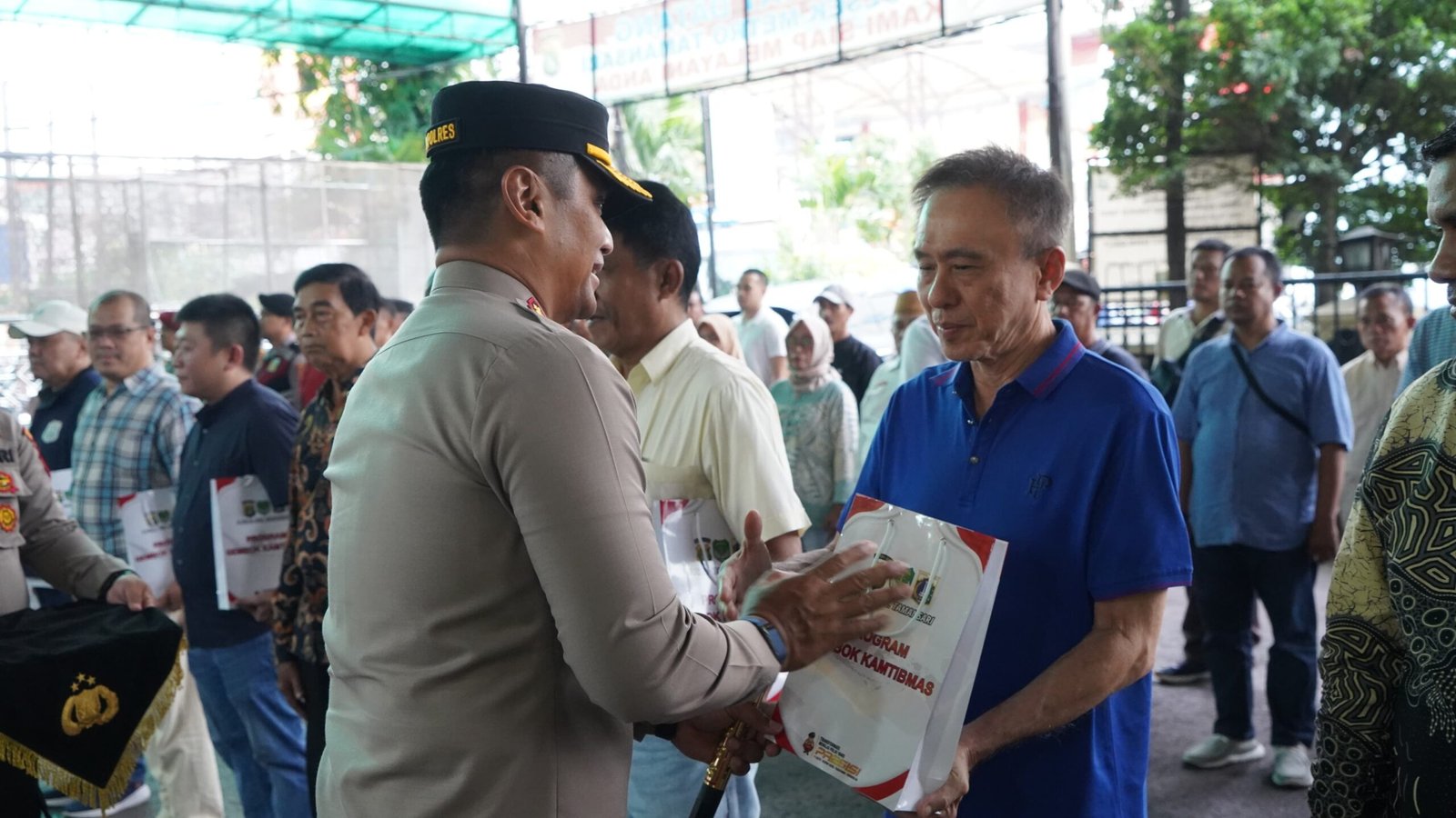 Polsek Metro Tamansari Polres Metro Jakarta Barat melaunching program unggulan mereka, "Gembok Kamtibmas," dengan membagikan sedikitnya 80 gembok kepada Ketua RW Se - Kecamatan Tamansari.