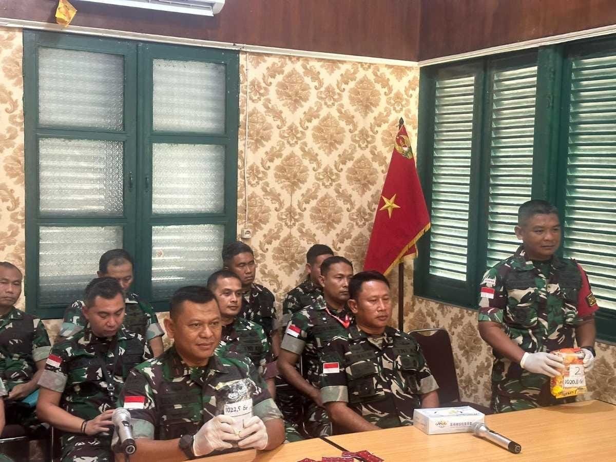Keterangan Danpos Sei Tekam Lettu Czi Abdul Karim berserta jajarannya.