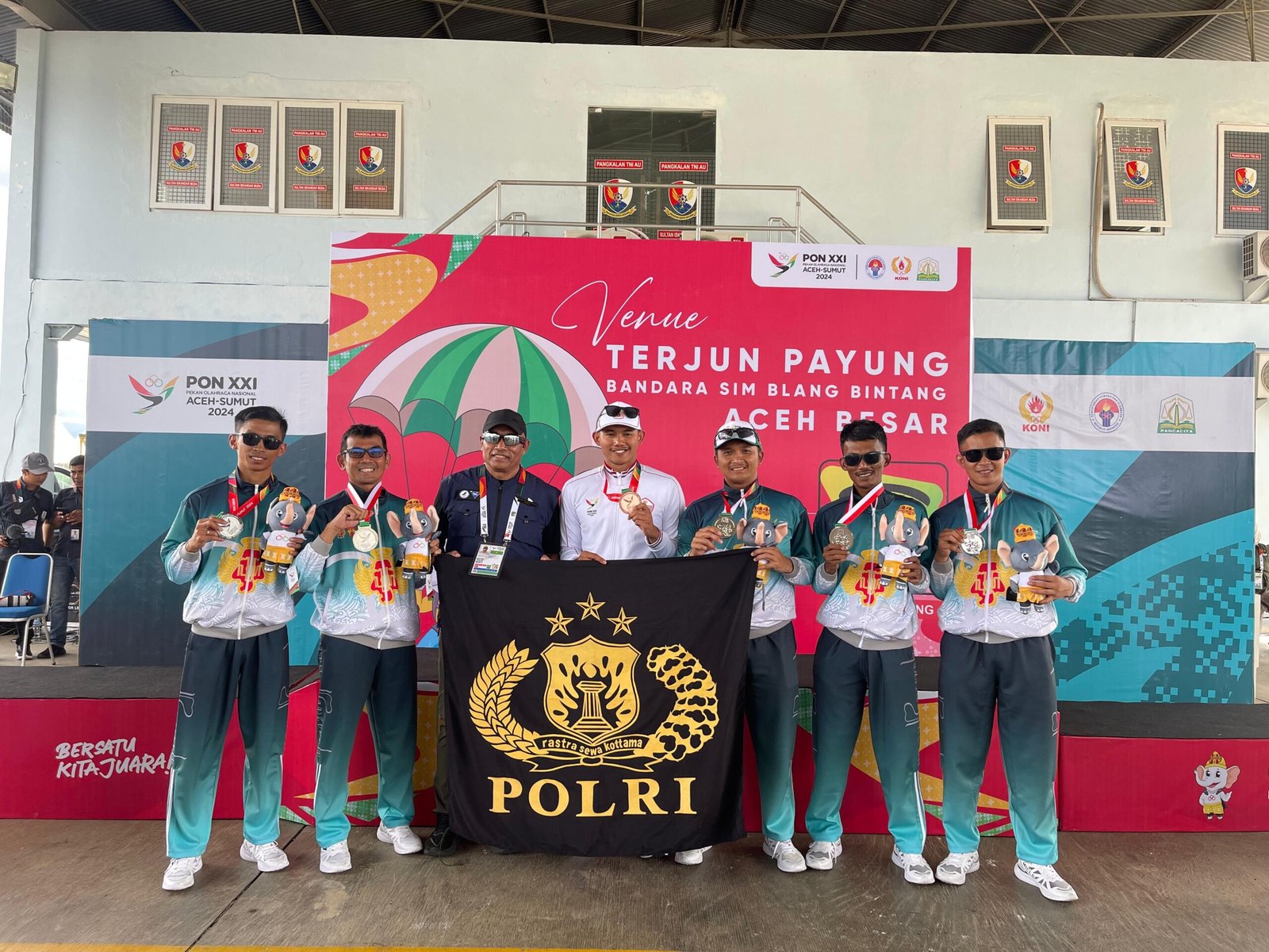 Atlet PON dari Polri yang menyabet medali.