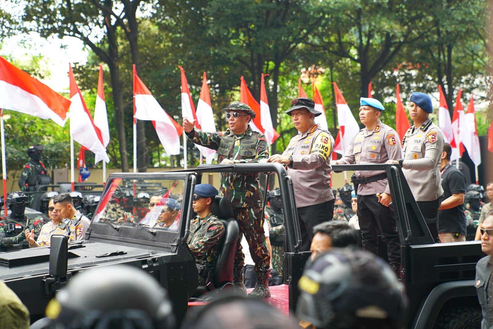 Kapolri Jenderal Listyo Sigit Prabowo mengecek gladi bersih apel gelar pasukan dalam rangka Operasi Mantap Brata 2024.