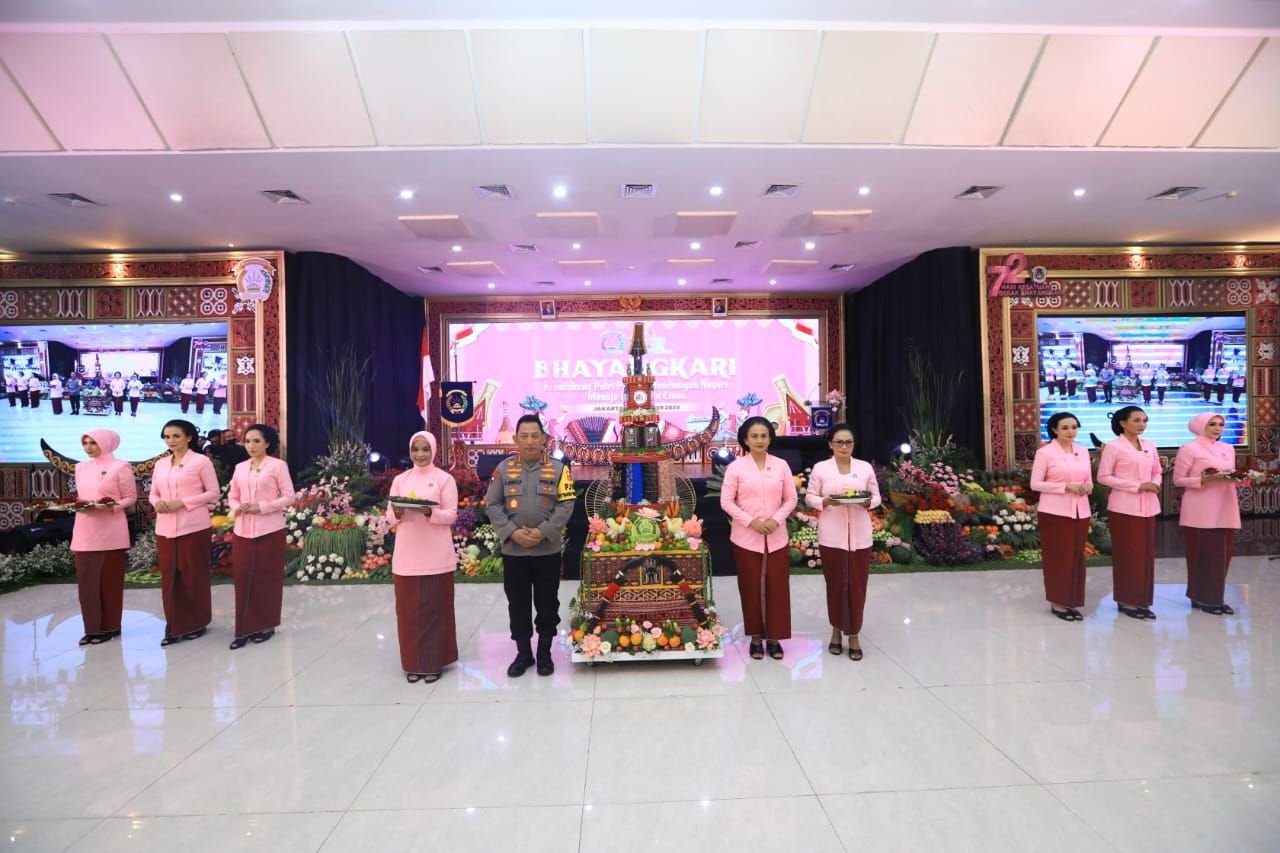 Persatuan istri anggota Polri yakni Bhayangkari memperingati Hari Kesatuan Gerak Bhayangkari (HKGB) ke-72 yang jatuh pada Sabtu (19/10/2024)