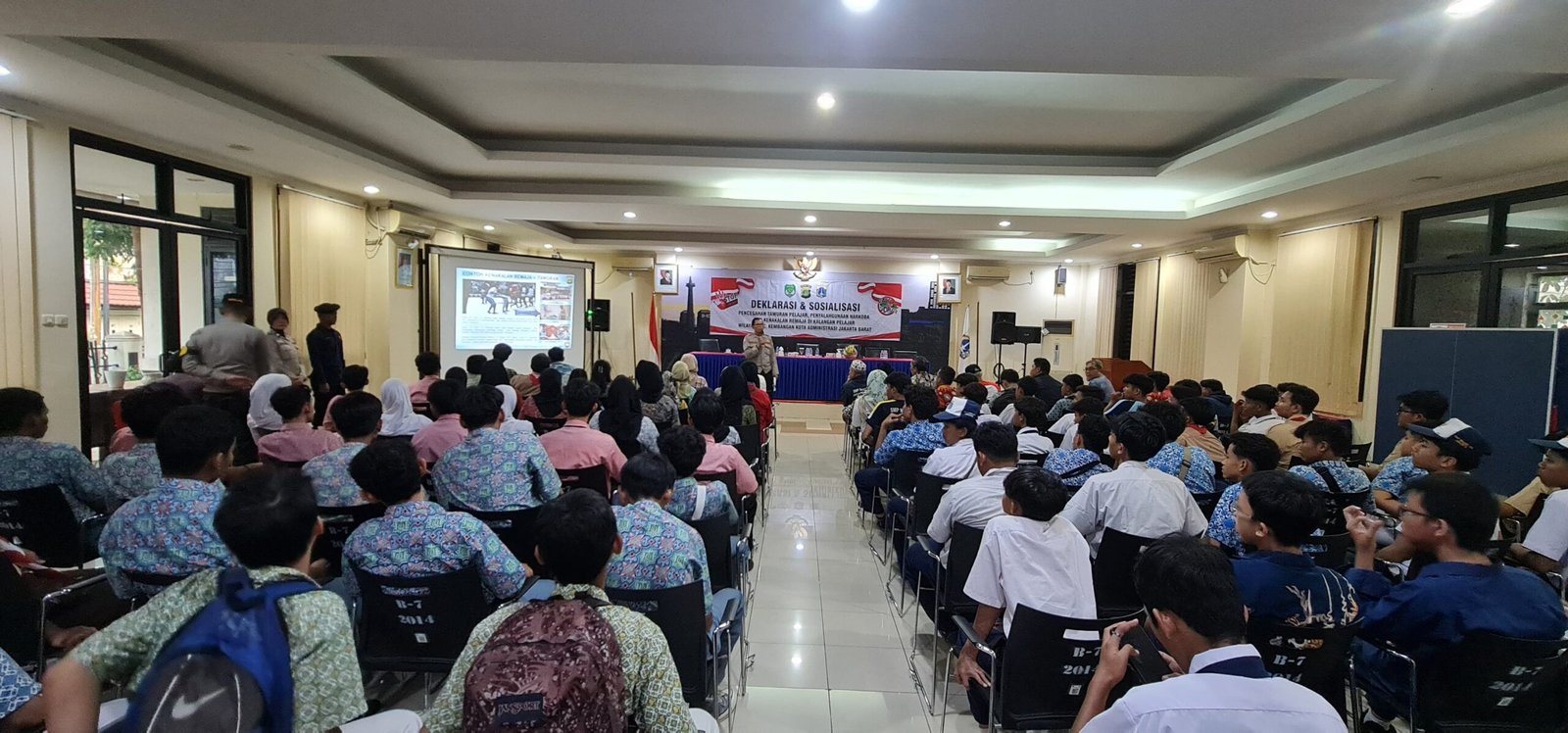 Kegiatan Deklarasi dan Sosialisasi Pencegahan Tawuran Pelajar, Penyalahgunaan Narkoba, dan Kenakalan Remaja yang diinisiasi oleh Polsek Kembangan.